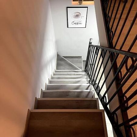 White House Spacca Napoli Экстерьер фото