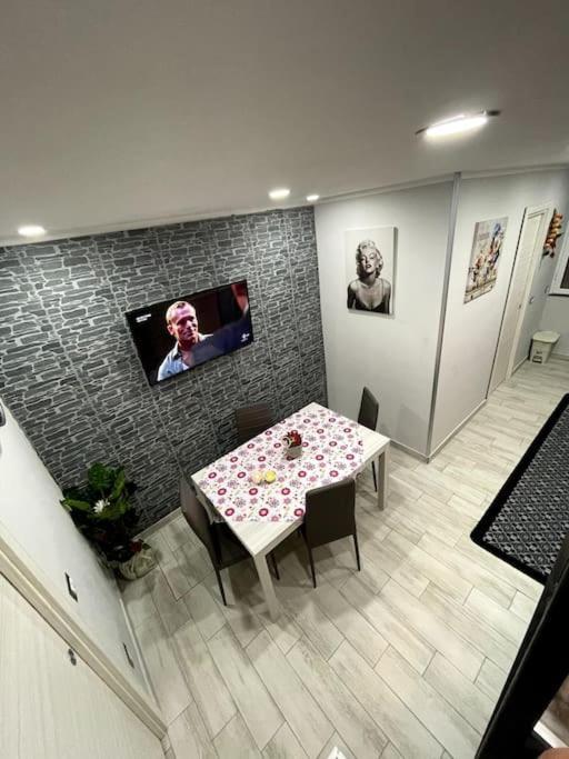 White House Spacca Napoli Экстерьер фото