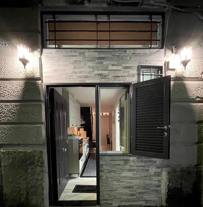 White House Spacca Napoli Экстерьер фото