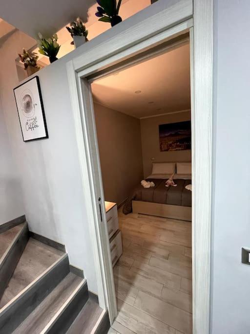 White House Spacca Napoli Экстерьер фото