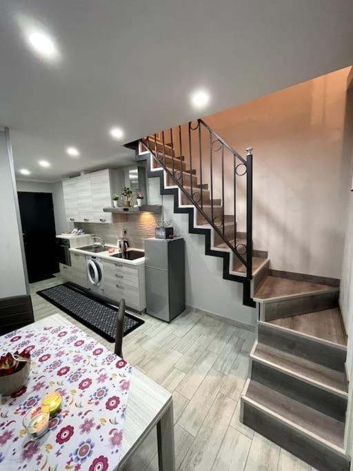 White House Spacca Napoli Экстерьер фото