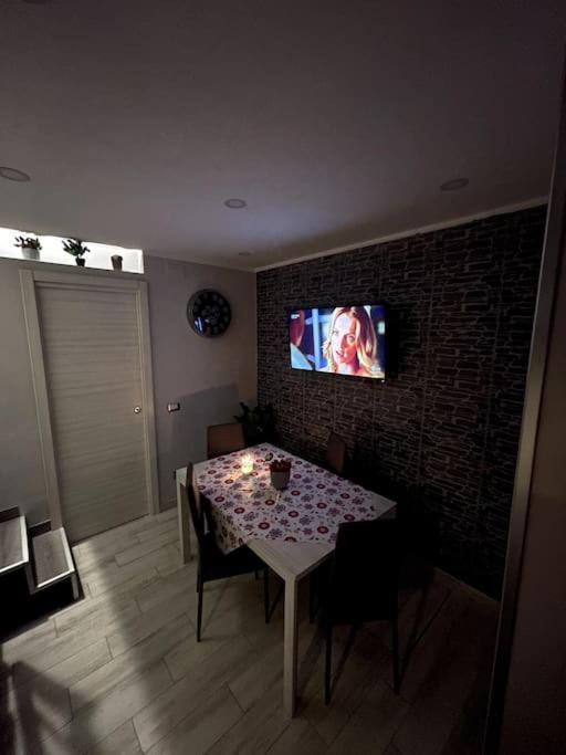 White House Spacca Napoli Экстерьер фото